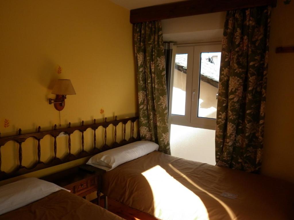 Fonda Cerdanya Hotel Puigcerdà Szoba fotó